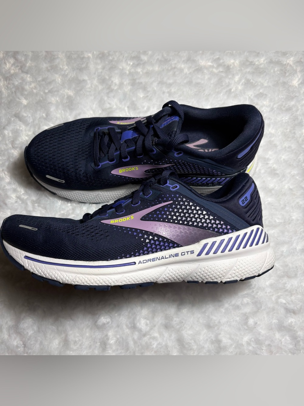 Women’s Brooks Adrenaline GTS 22